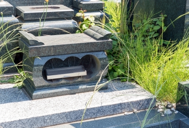 お墓の雑草